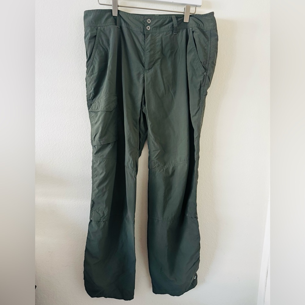 Columbia Omni Shade Green Cargo Pants